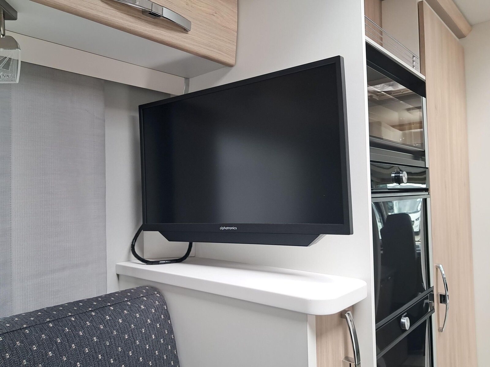 Fahrzeugabbildung Frankia F-Line I 680 Plus 4,5 t Luftfeder HA, Markise