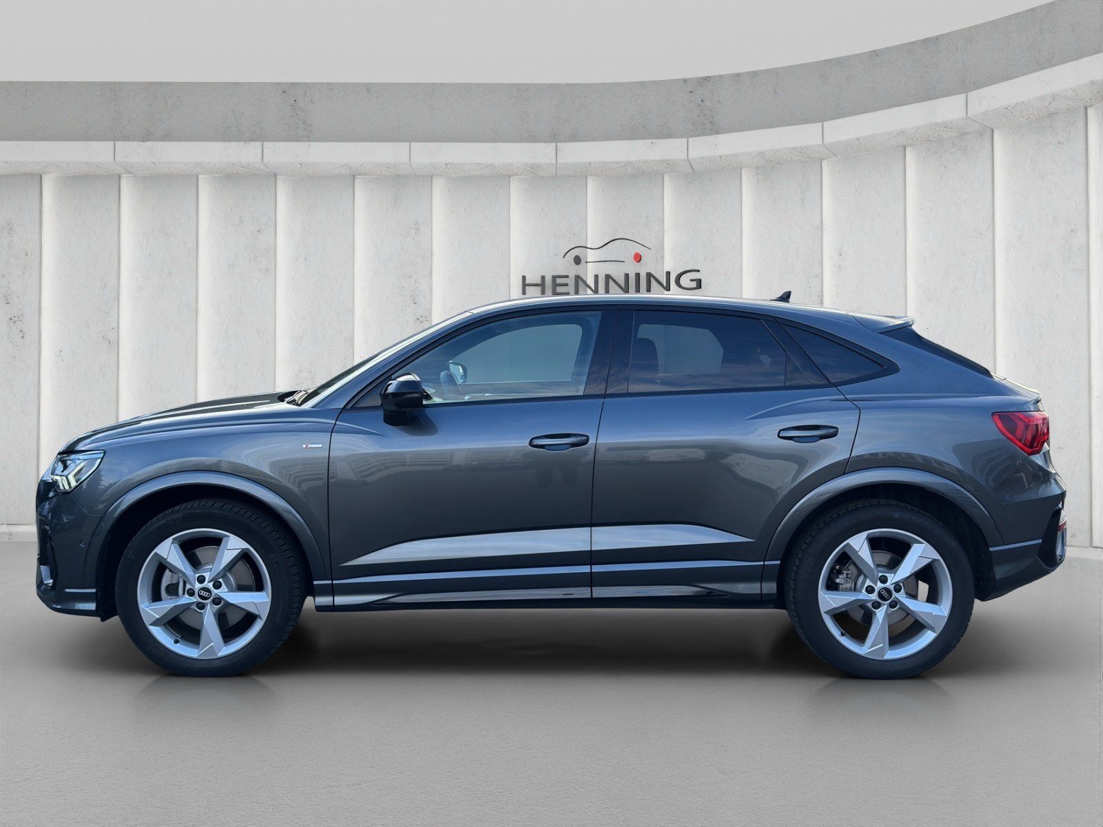 Audi Q3 Sportback 45 quattro S-line Matrix Sthz Sonos imagem 2