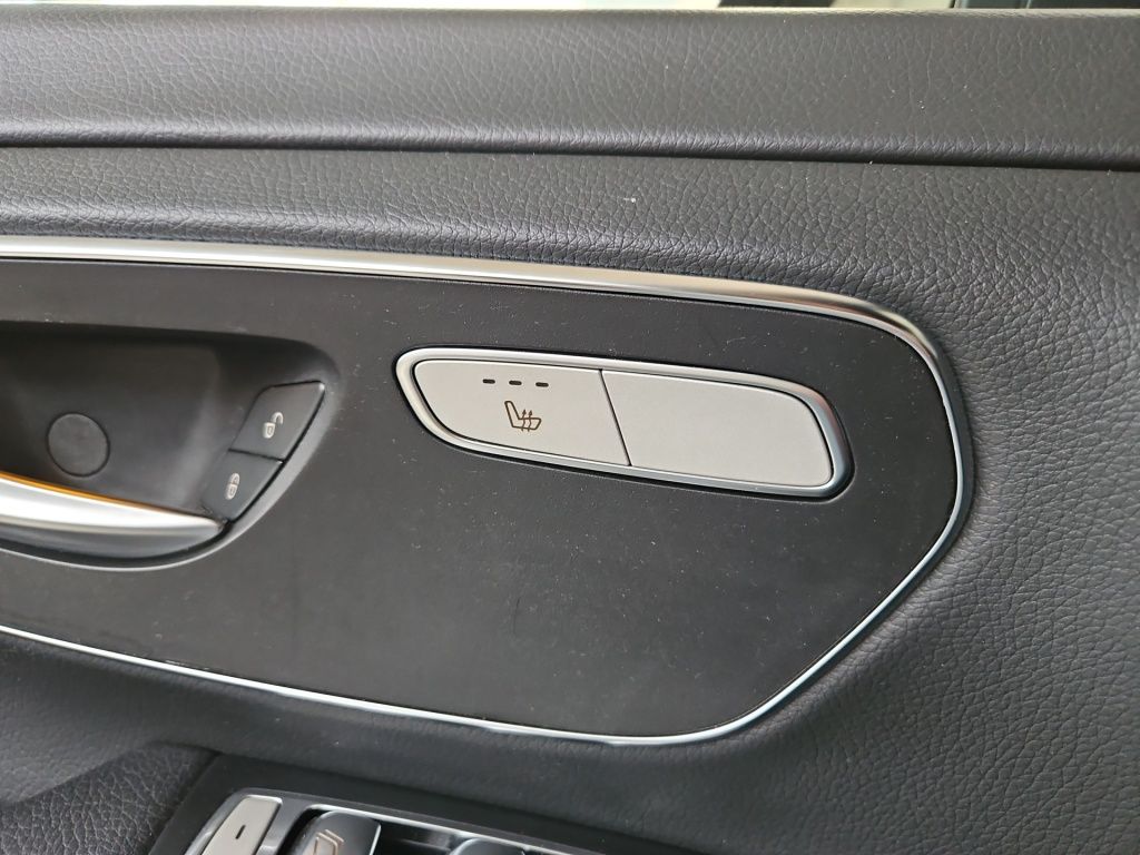 Fahrzeugabbildung Mercedes-Benz V 300 d Edition lang AMG 10''MBUX DISTRONIC LED
