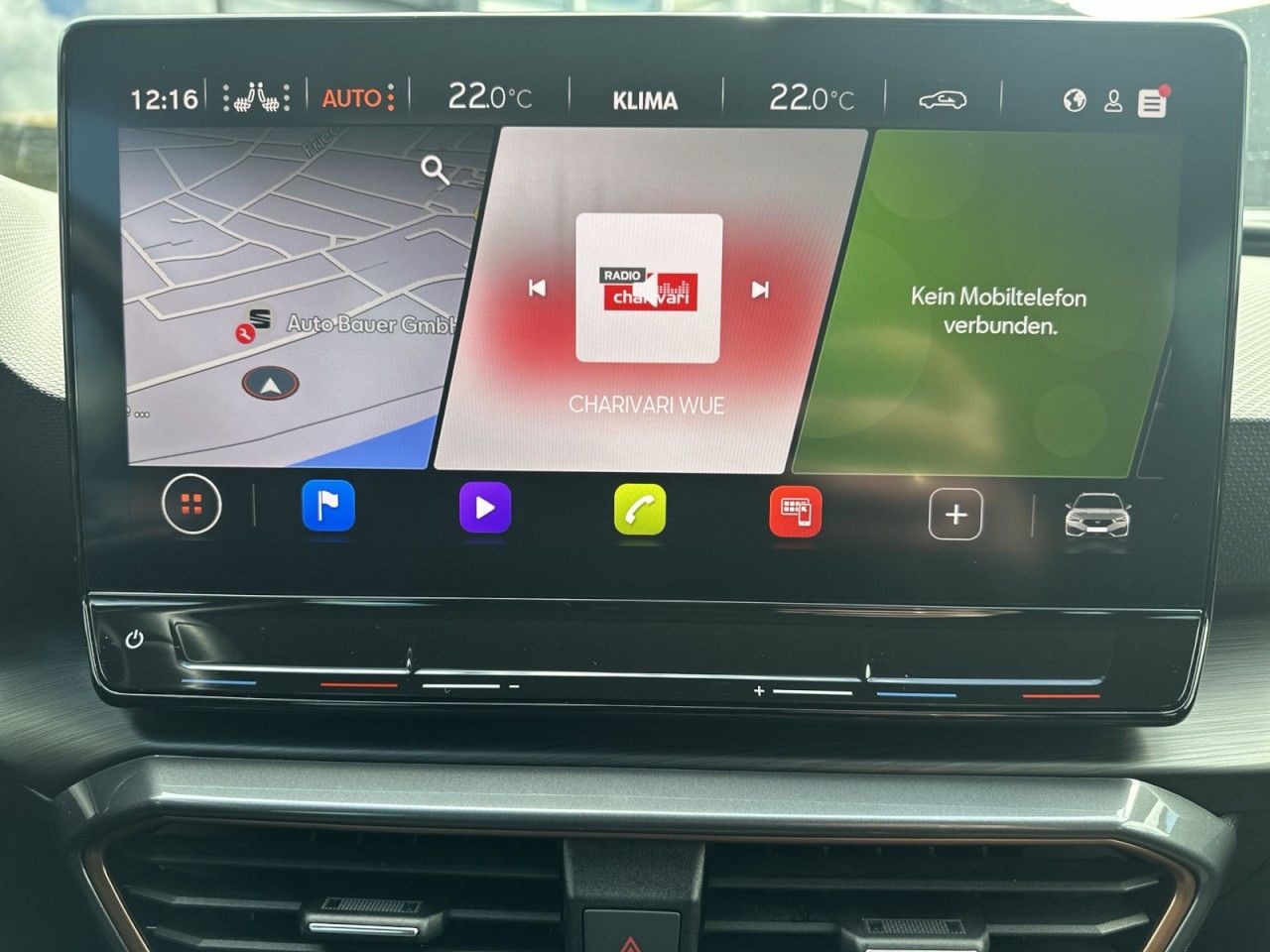 Fahrzeugabbildung CUPRA Leon VZ Sportstourer 2.0 TSI 245 PS DSG - mit KI generiert/bearbeitet