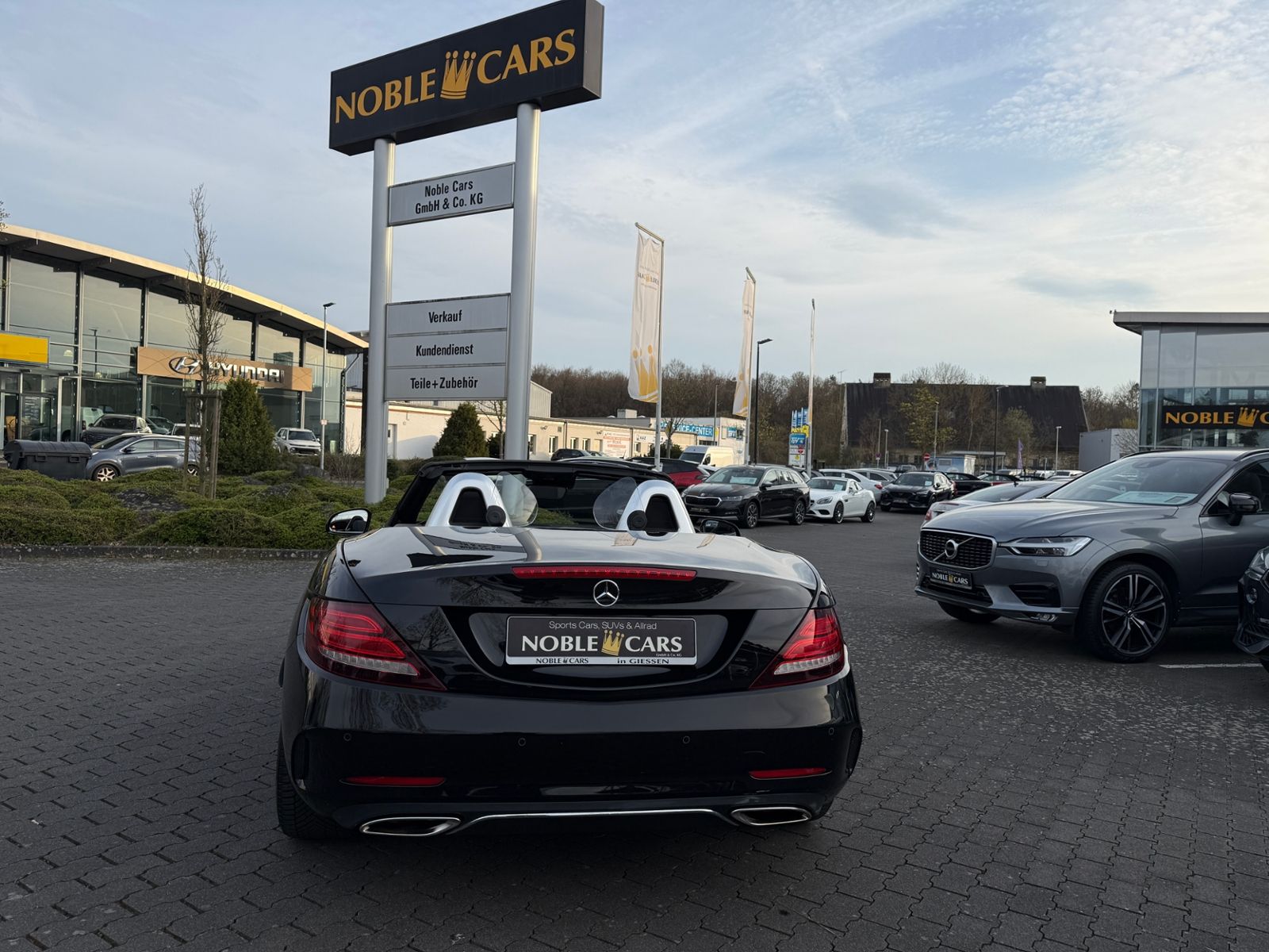 Fahrzeugabbildung Mercedes-Benz SLC 300 9G AMG Line MEMORY LED ACC