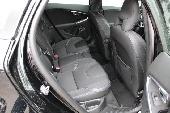 Volvo V40 T2 Momentum  LED Navigation Klimaautomatik P