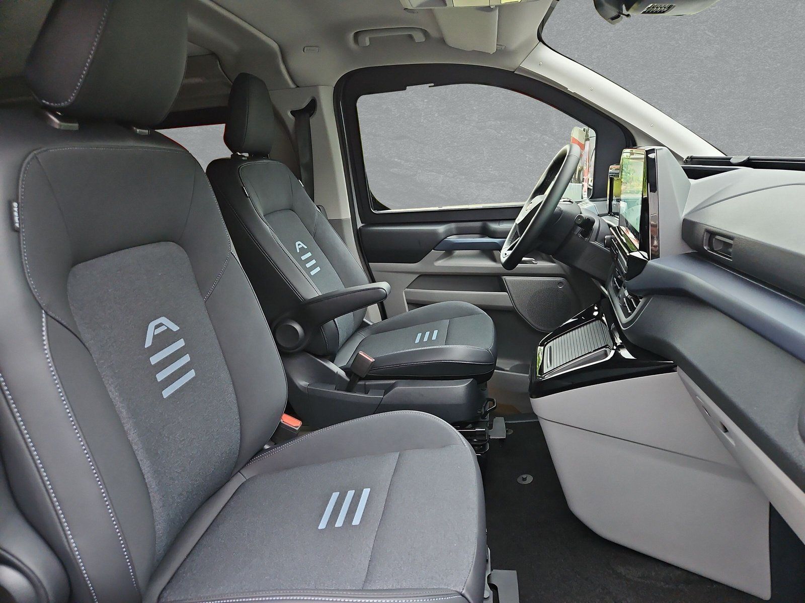 Ford Nugget Active L1 2,0l 170PS AHK schwenkbar TP6 imagem 3