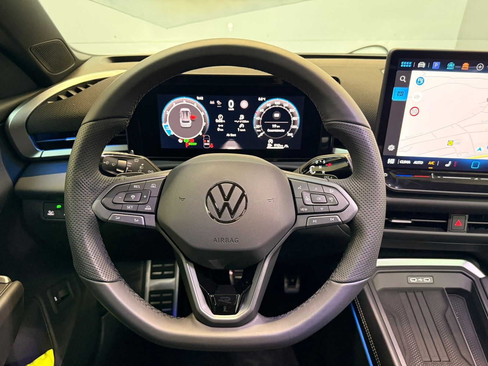 Fahrzeugabbildung Volkswagen T-Roc R-Line 1.5 eTSI DSG +Black-Style + Keyless