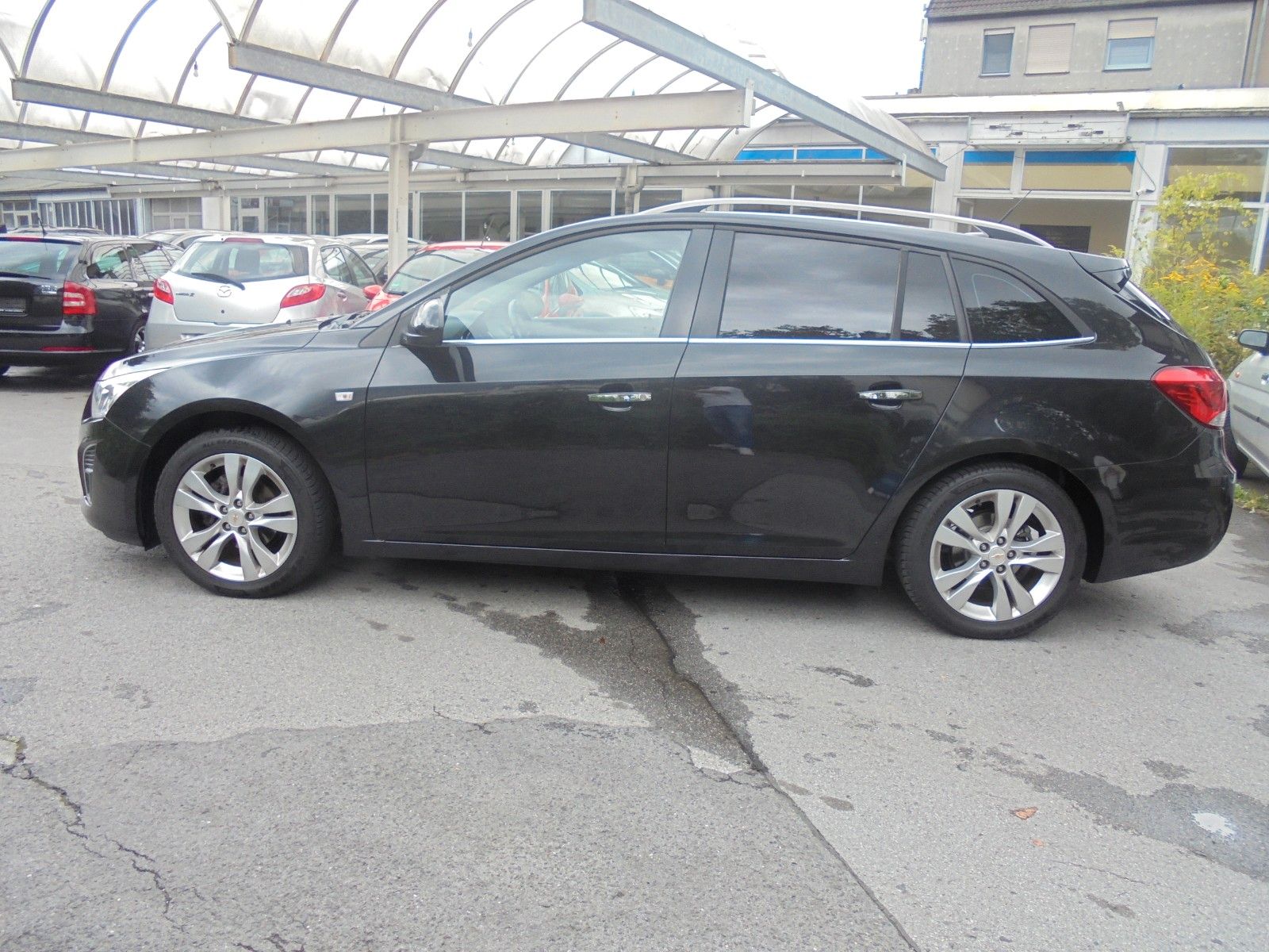 Fahrzeugabbildung Chevrolet Cruze Station Wagon/8Fachbereift/Vollausstattung