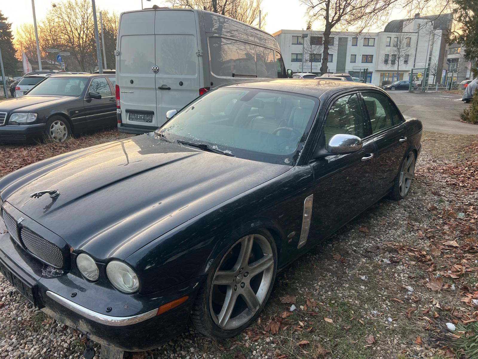 Jaguar XJR