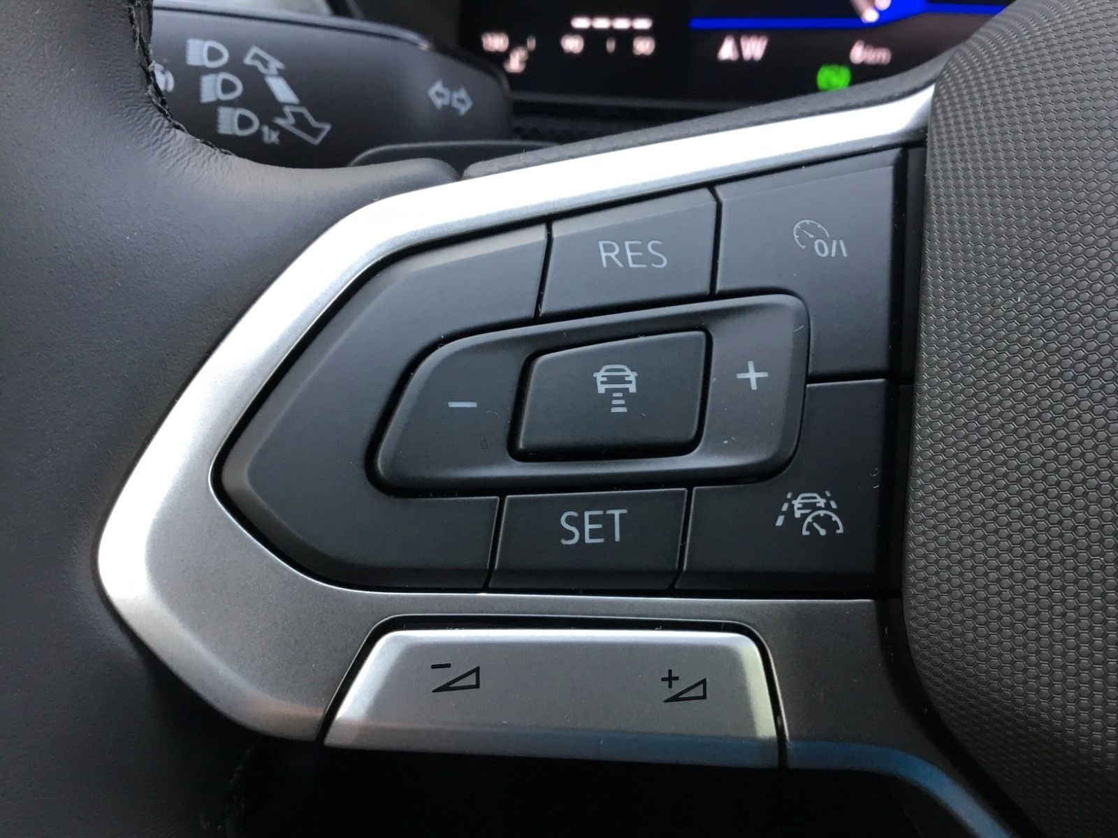Fahrzeugabbildung Volkswagen T-Cross 1.0 TSI DSG Life+AHK+ACC+17"+Kamera