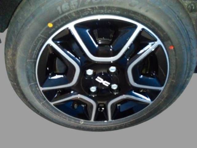 Fahrzeugabbildung Dacia Spring Essential CCS- Anschluss