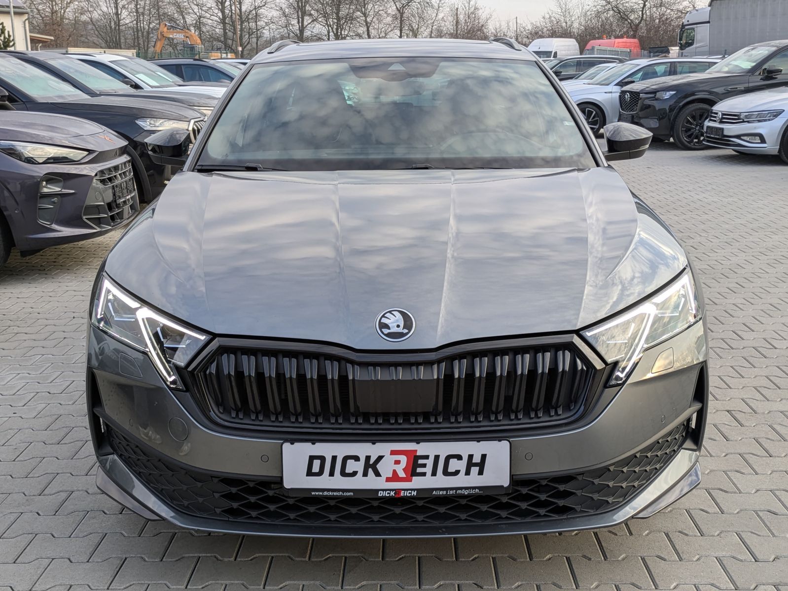 Fahrzeugabbildung SKODA Octavia 1.5 DSG Sportline PANO*MATRIX*AHK*5J.GAR