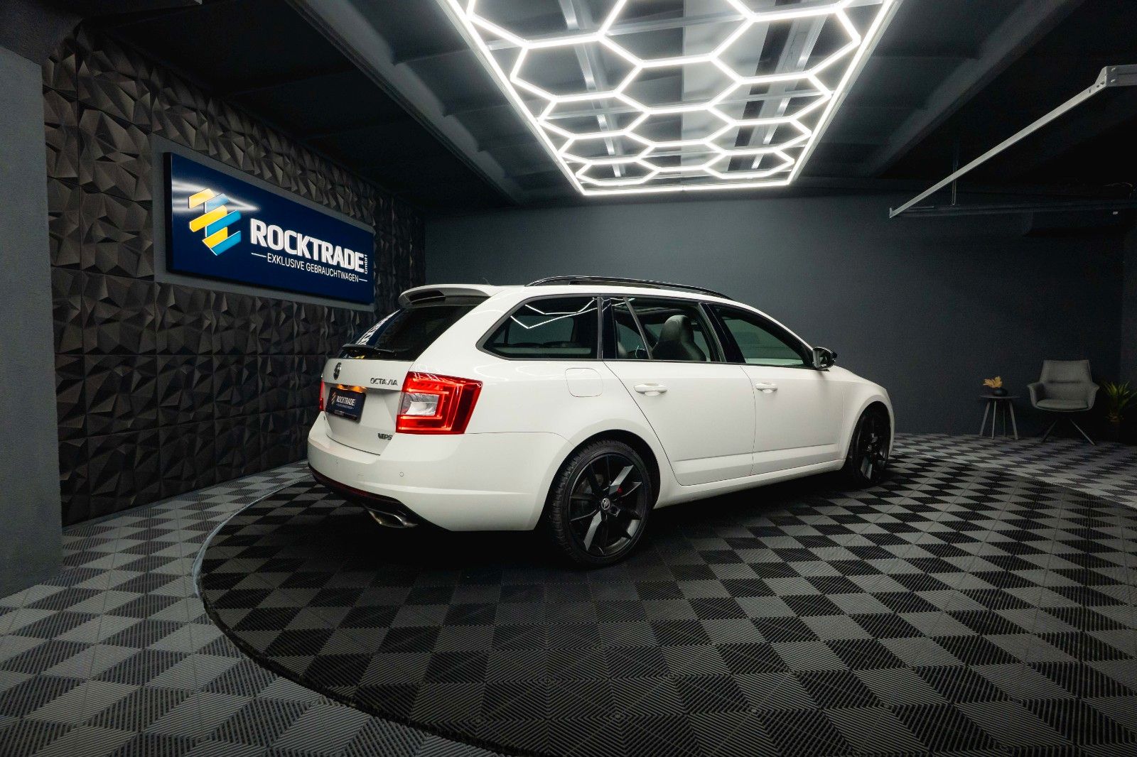 Fahrzeugabbildung SKODA Octavia 2.0 TDI RS 4x4 Performance *Pano*ACC*LED