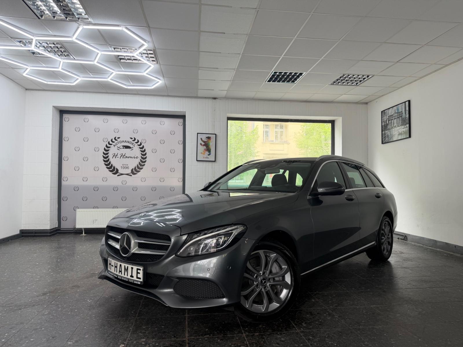 Mercedes-Benz C400 4M AVANTGARDE BURM LEDER MEMO LED SZH SZB