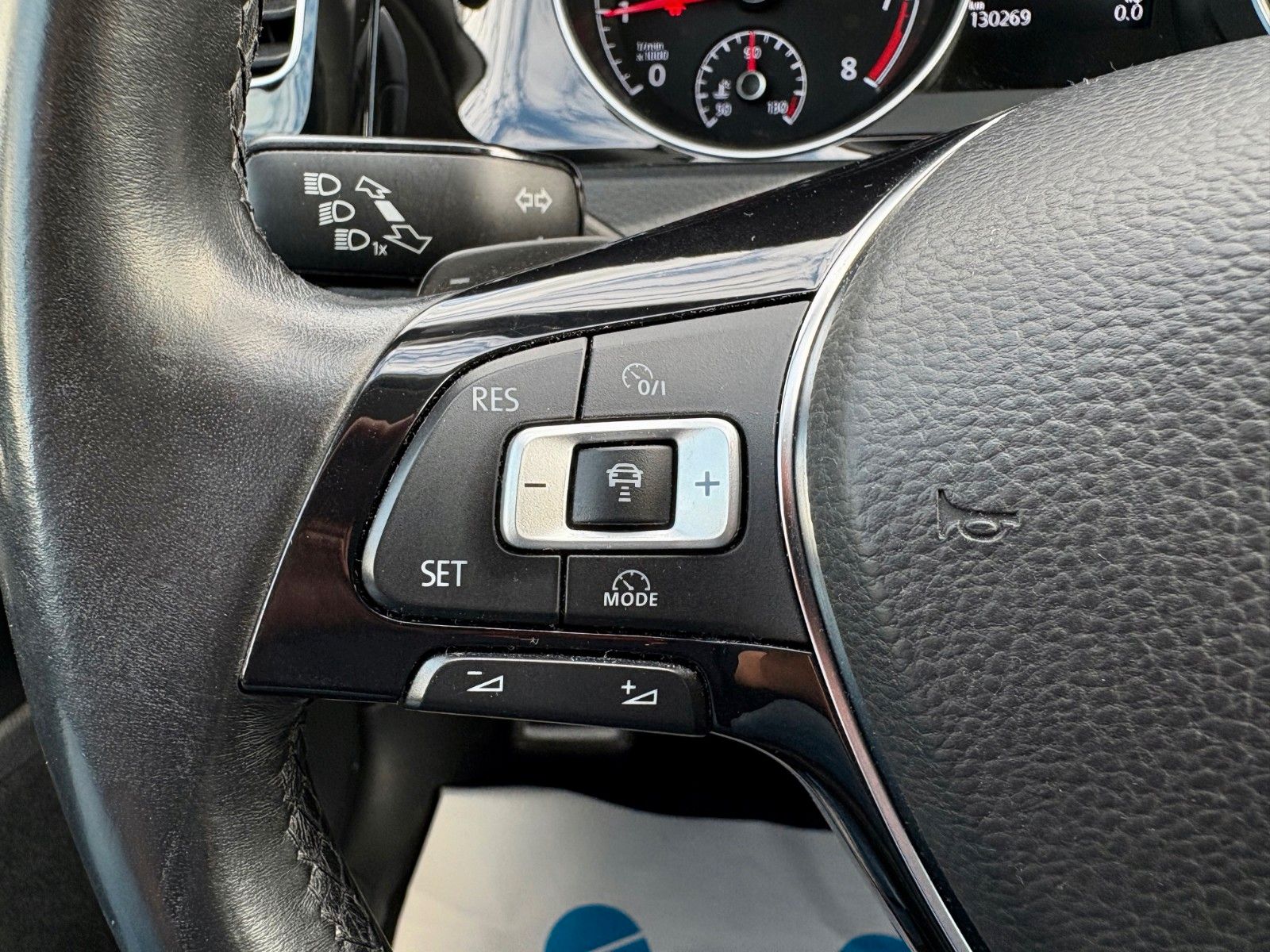 Fahrzeugabbildung Volkswagen Golf VII 1.5 TSI ACT DSG Sound Navi R-LINE ACC