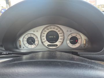 Mercedes E 220 - 11
