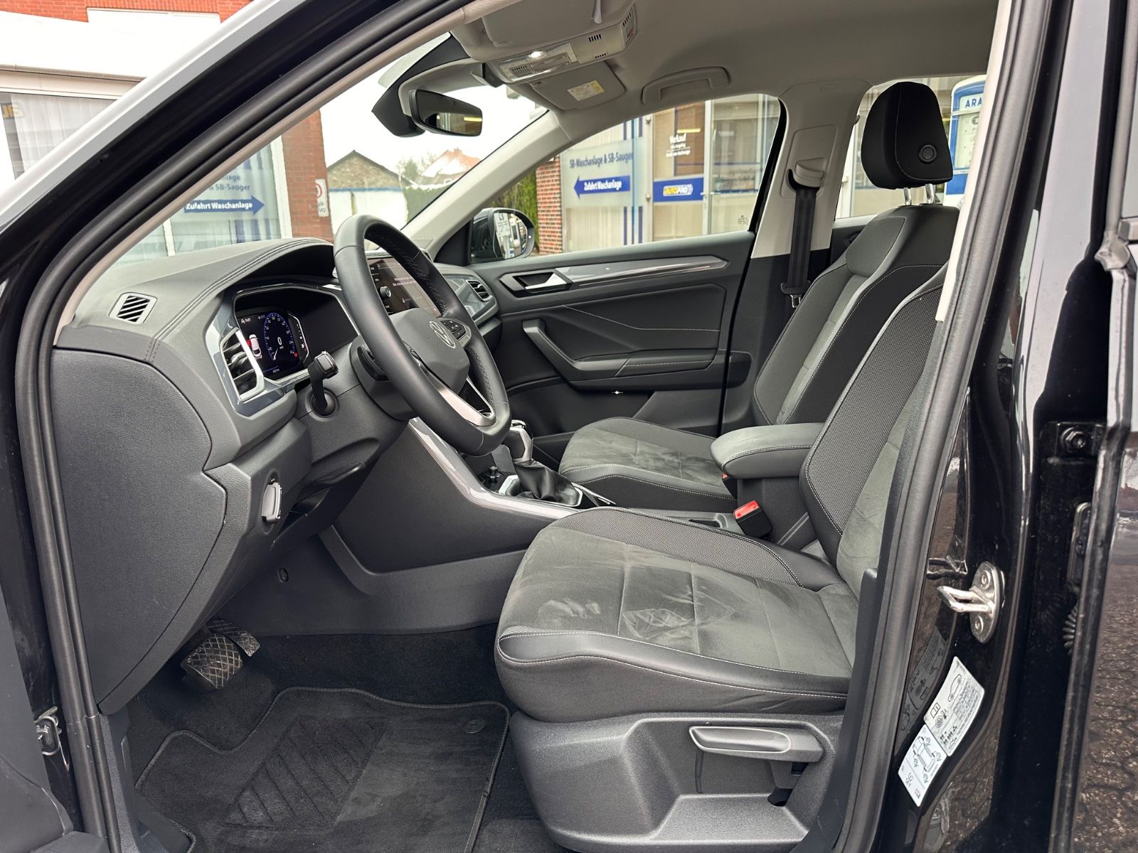 Fahrzeugabbildung Volkswagen T-Roc 1.5 TSI Style DSG AHK/ACC/LED/APP/SHZG/GJR