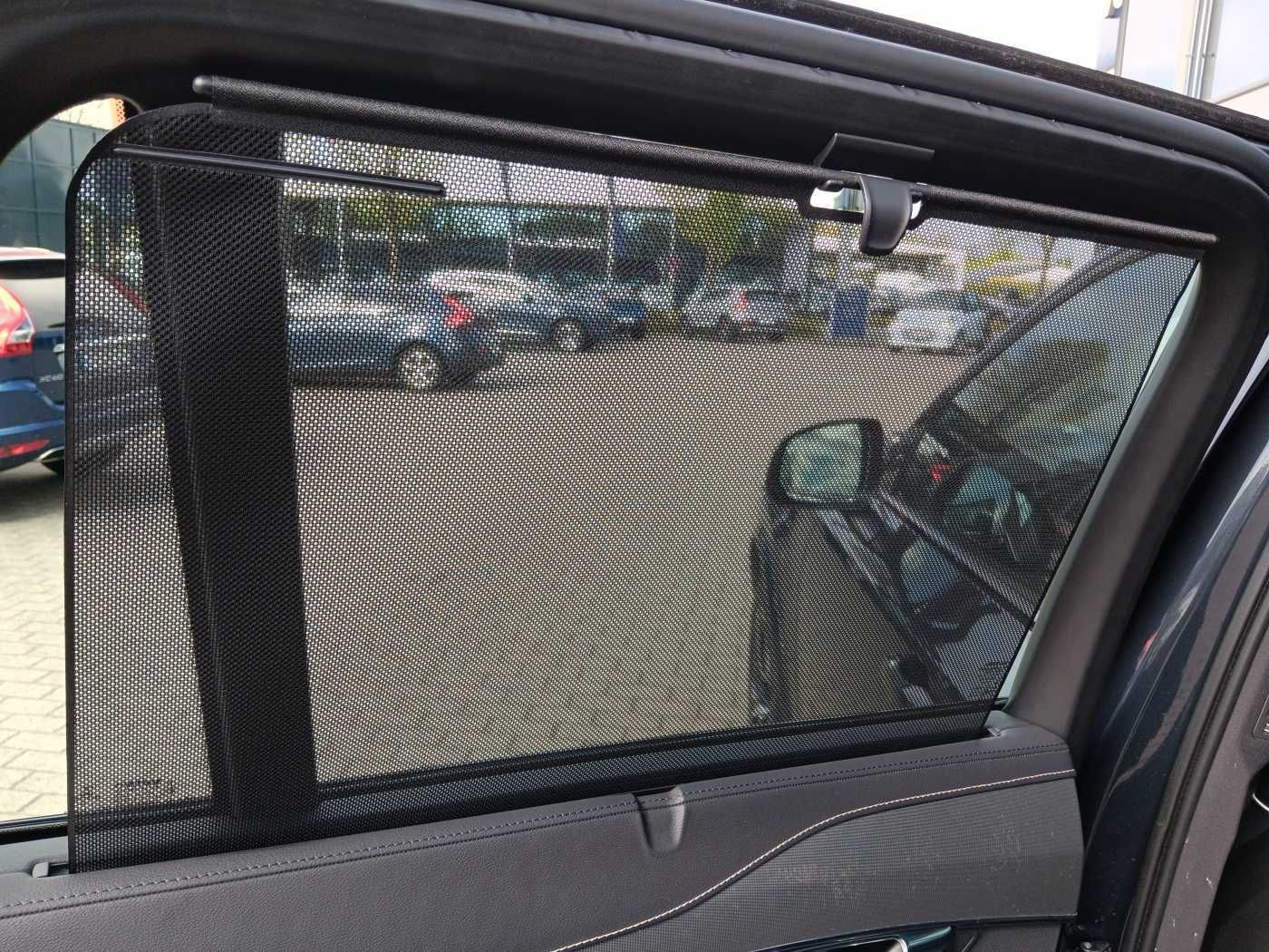 Fahrzeugabbildung Volvo XC90 T8 AWD R-Design Edition 'Glasdach, Akustikg