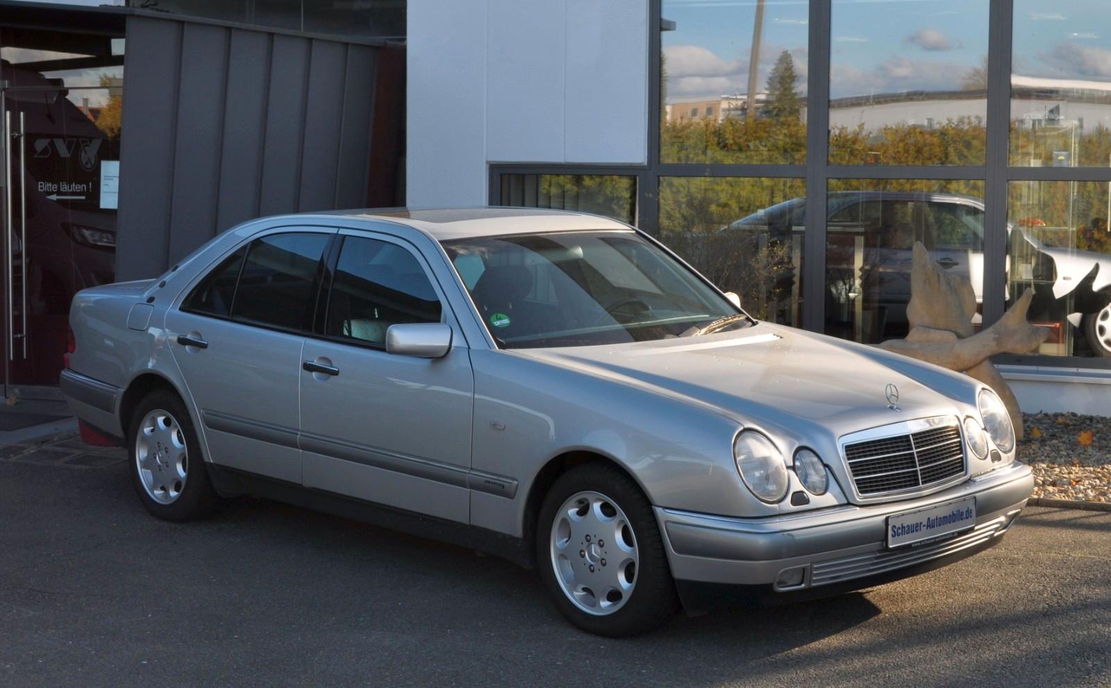 Mercedes-Benz E 280 Elegance "1. Hand + Deutsches Fahrzeug"