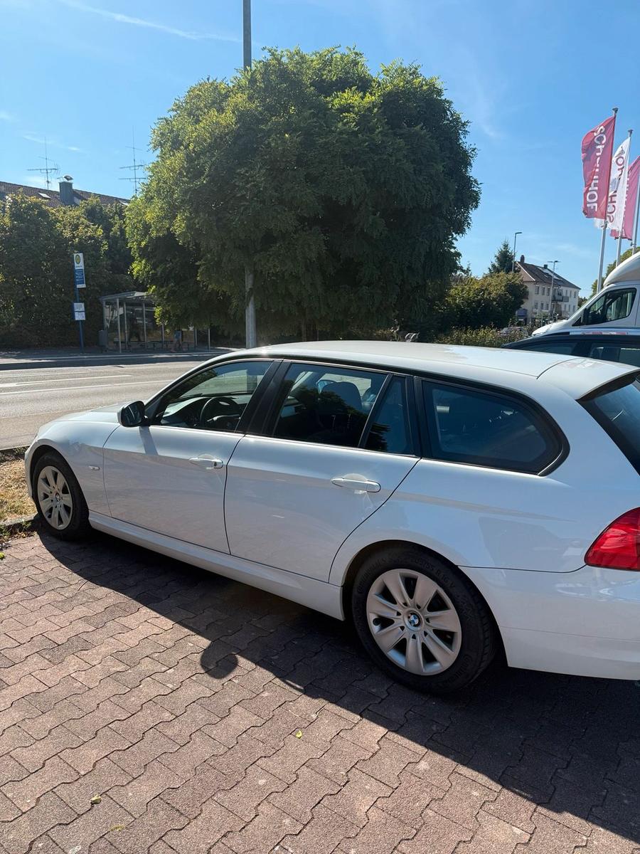 BMW 318 2011 — photo 15