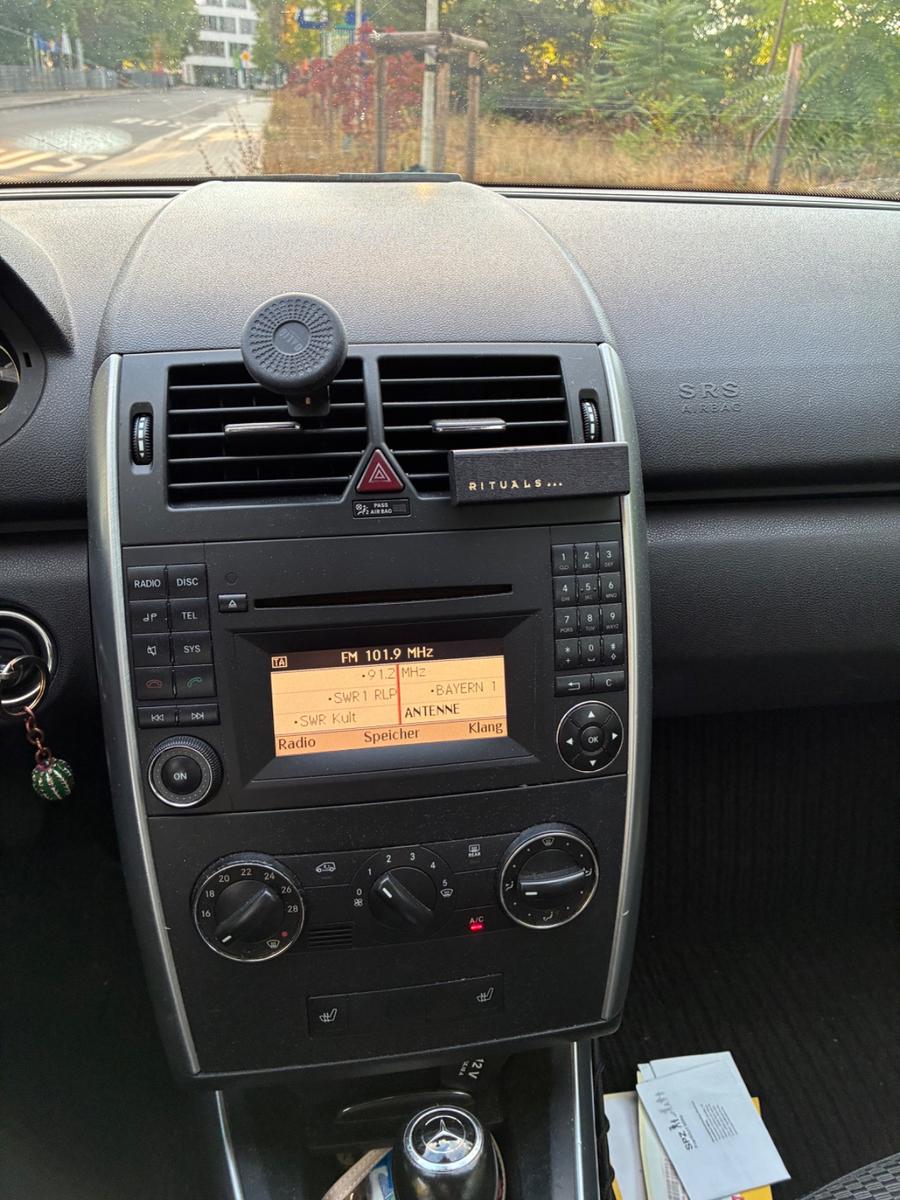 Mercedes-Benz A170 2008 — interior