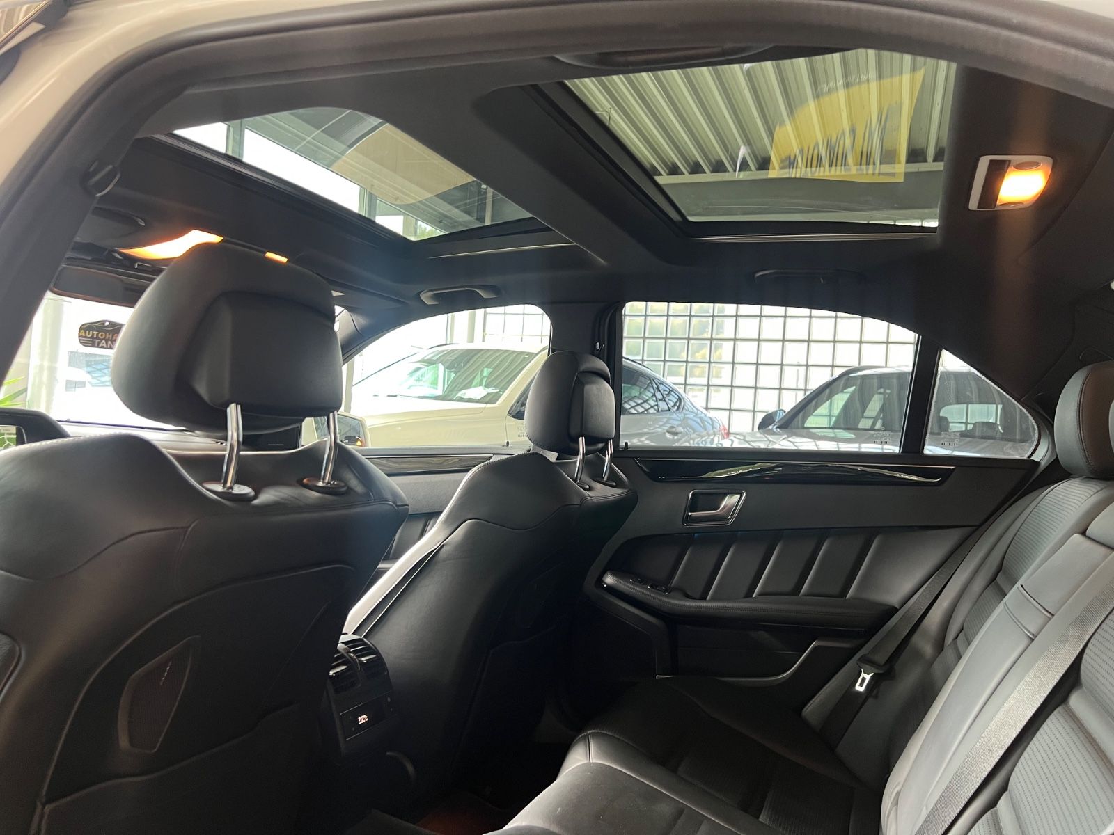 Fahrzeugabbildung Mercedes-Benz E 63 AMG E Lim. *DIAMANTWEISS*MB-SCHECKHEFT*