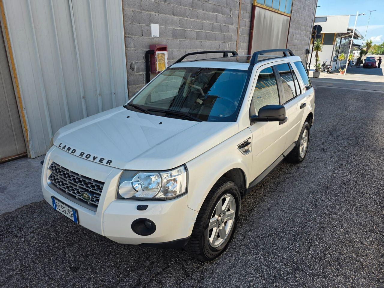 Land Rover Freelander 2011 — rear view