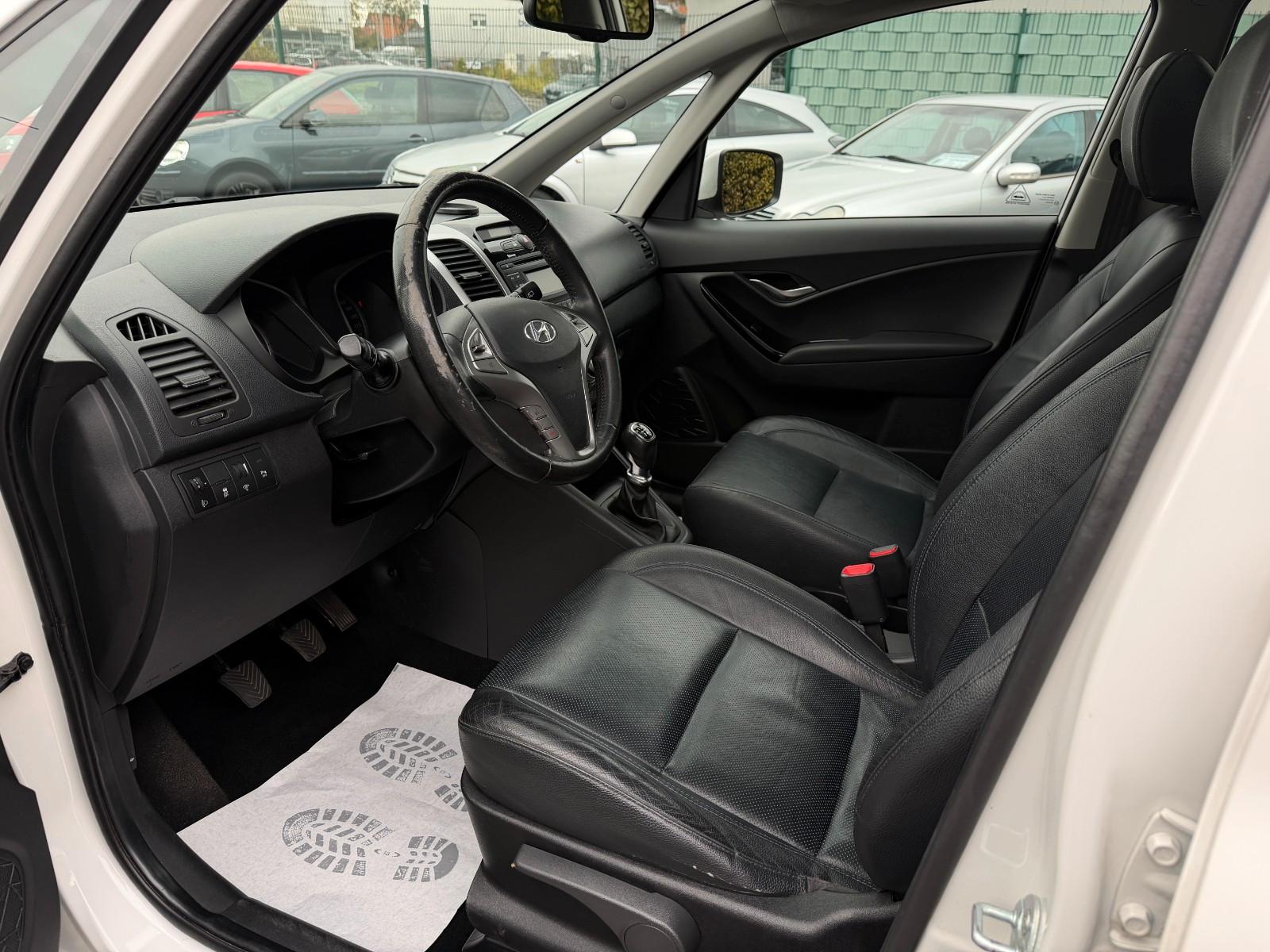 Hyundai ix20 2011 — photo 11