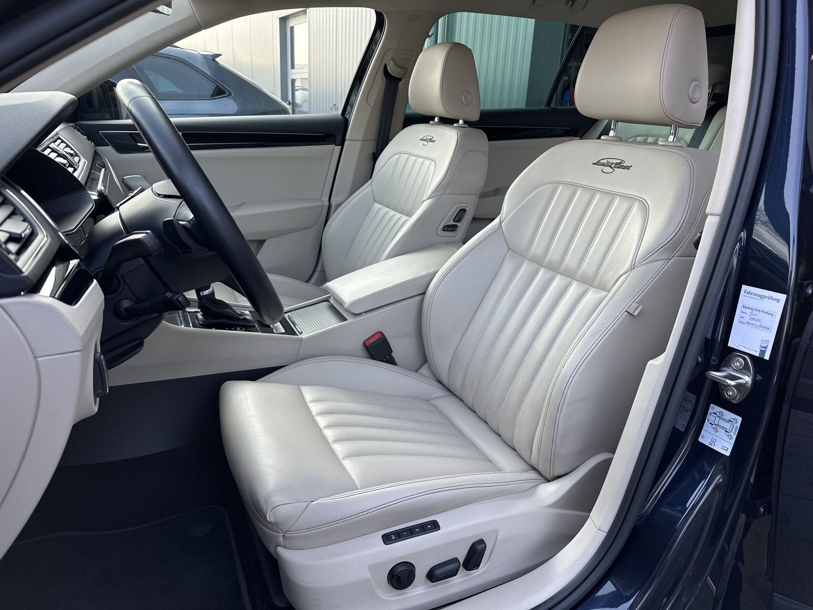 Fahrzeugabbildung SKODA Superb Combi 1.5 TSI DSG L&K NAV+LED+VCOCK+ACC