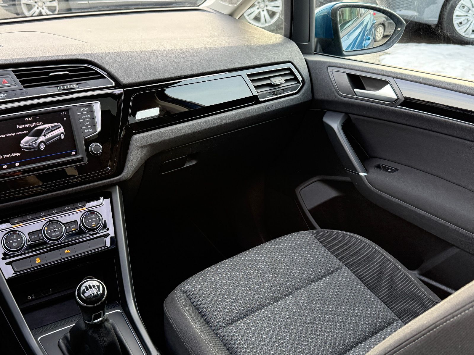 Fahrzeugabbildung Volkswagen Touran Comfortline ALLSTAR TSI ACC AHK Pano SHZ