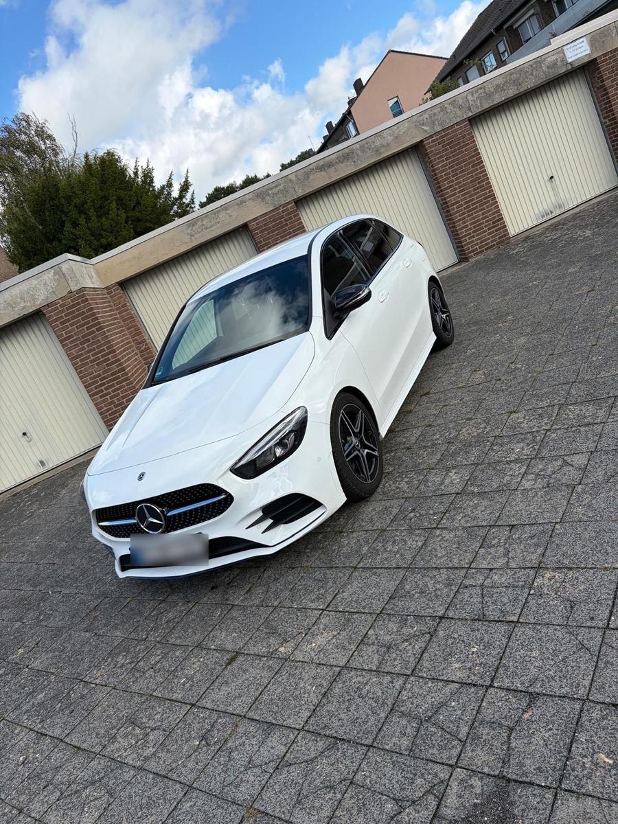 Mercedes-Benz B 180