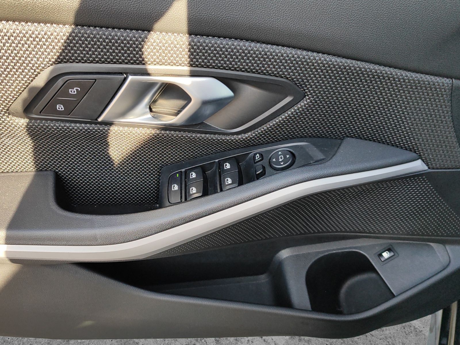 Fahrzeugabbildung BMW 330 e Advantage*LED*Apple CarPlay*SitzHZ*Temp*