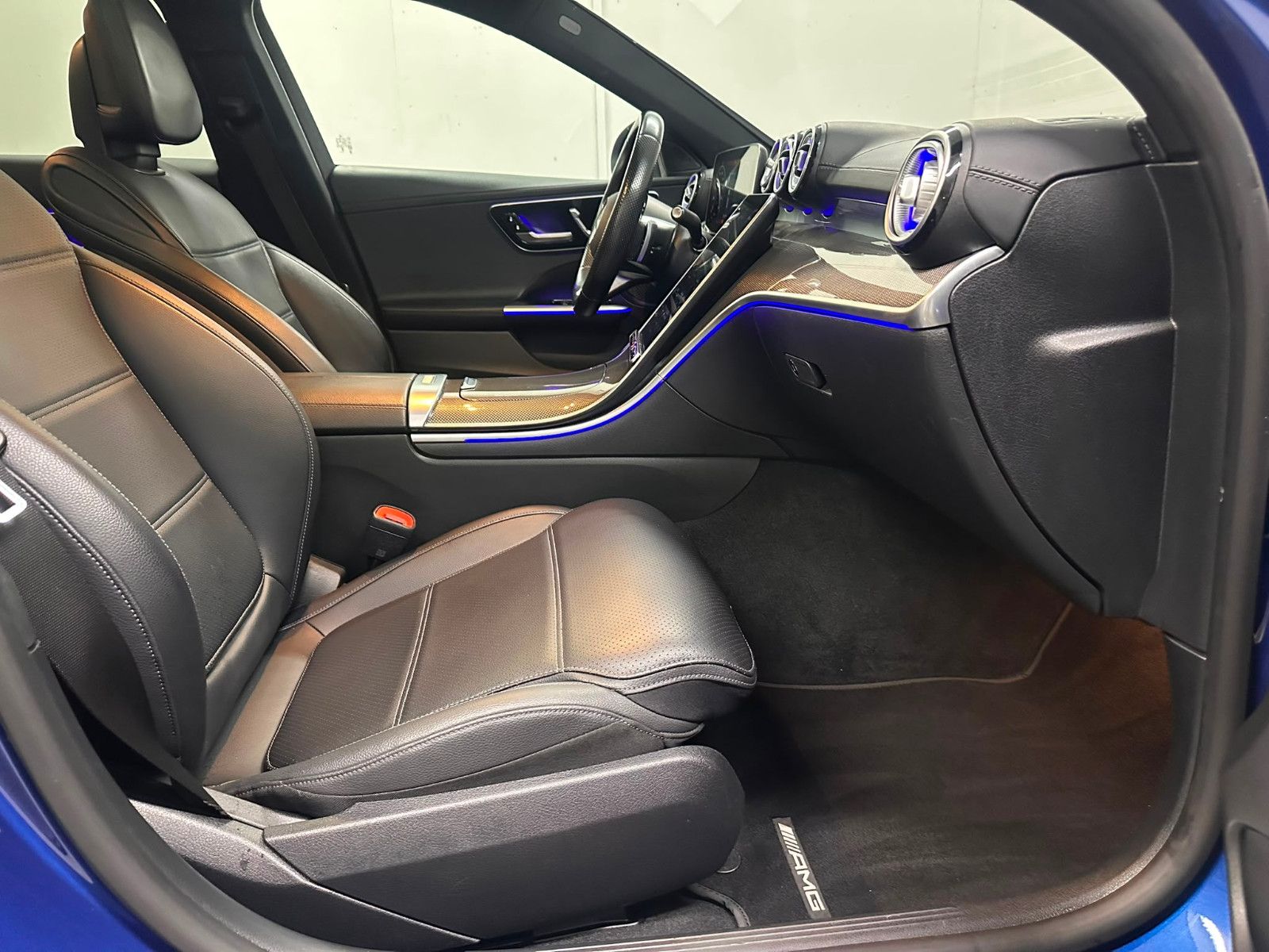 Fahrzeugabbildung Mercedes-Benz C 300 de T *AMG-LINE*MASSAGE*AHK*360*KEYGO*PANO