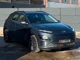 Hyundai KONA E Select SHZ LHZ ACC LKA PDC CAM LFA CarPl. - blaue Hyundai KONA Elektro