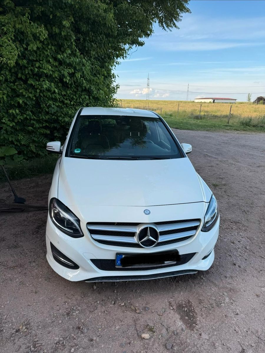 MERCEDES-BENZ B 180 -
