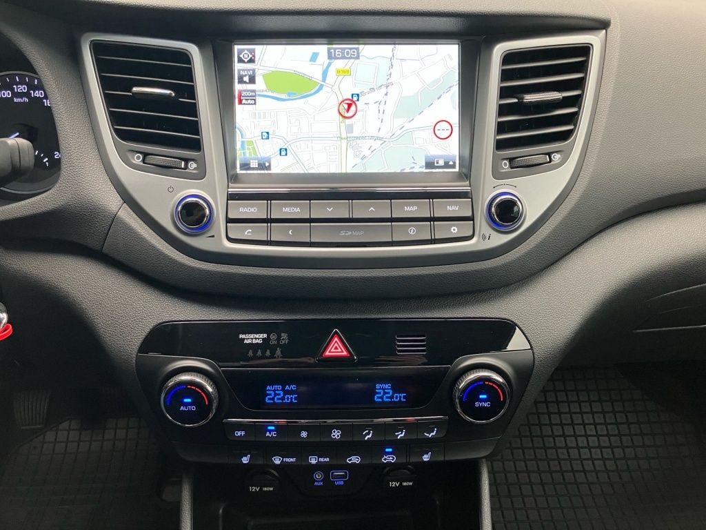 Fahrzeugabbildung Hyundai Tucson 1.6 Trend 2WD 2xKlima 4xSHZ Facelift Kam.