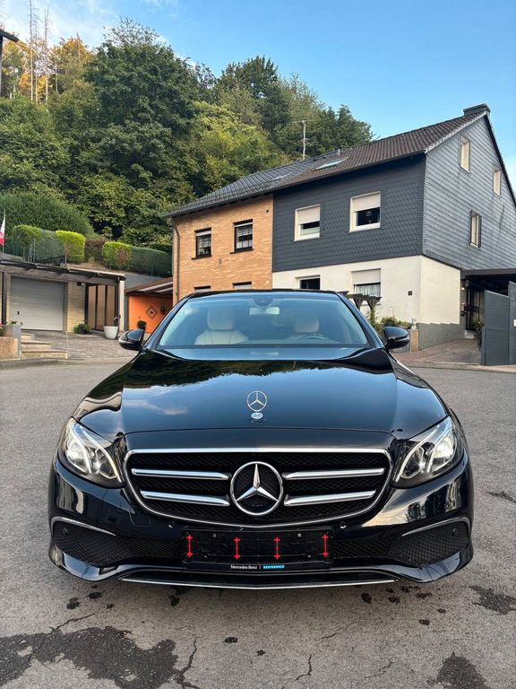 Image of Mercedes-Benz E 200