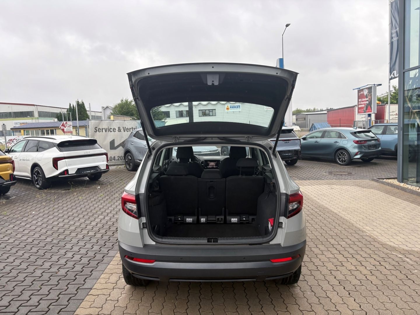 Fahrzeugabbildung SKODA Karoq Style Tempomat PDC Klima SHZ Bluetooth