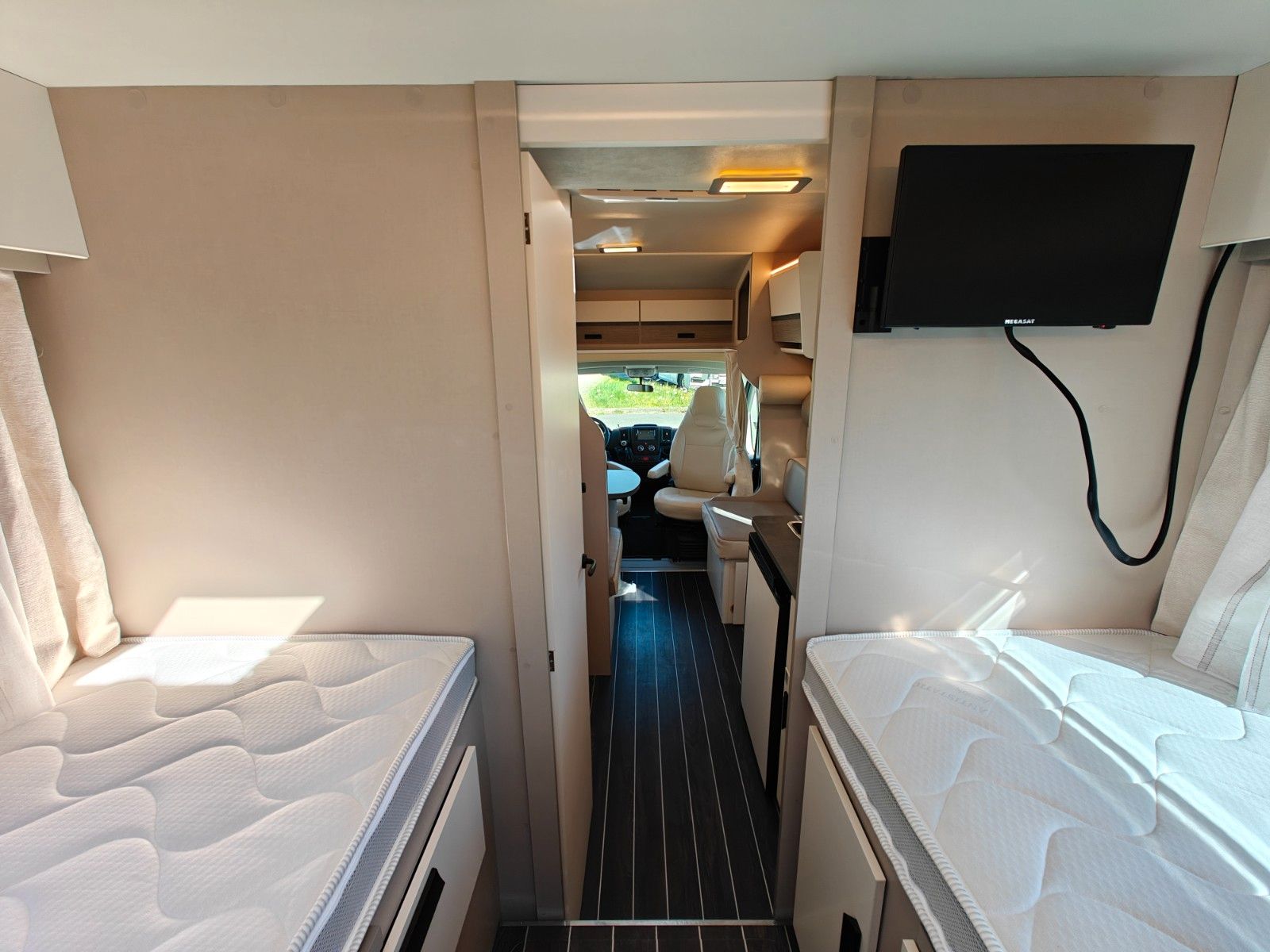 Fahrzeugabbildung XGO Dynamic 98 P  - SAT, TV, Markise, Luftfeder -