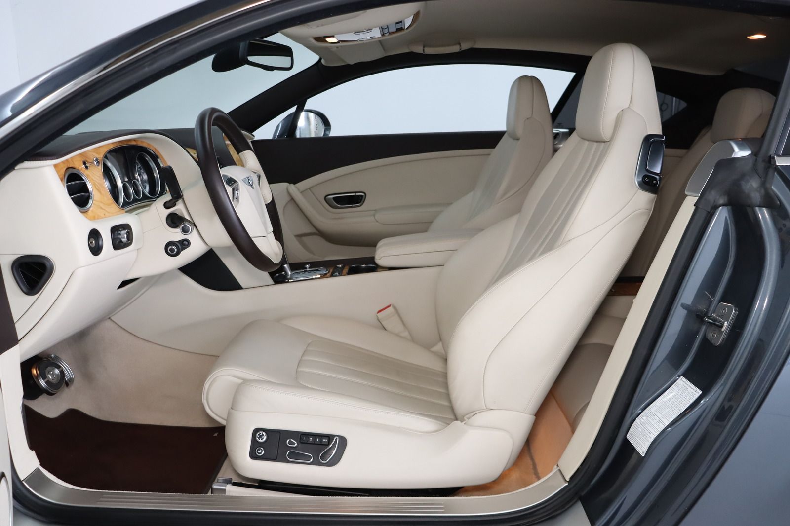 Fahrzeugabbildung Bentley Continental GT 6.0 4WD Navi * Xenon