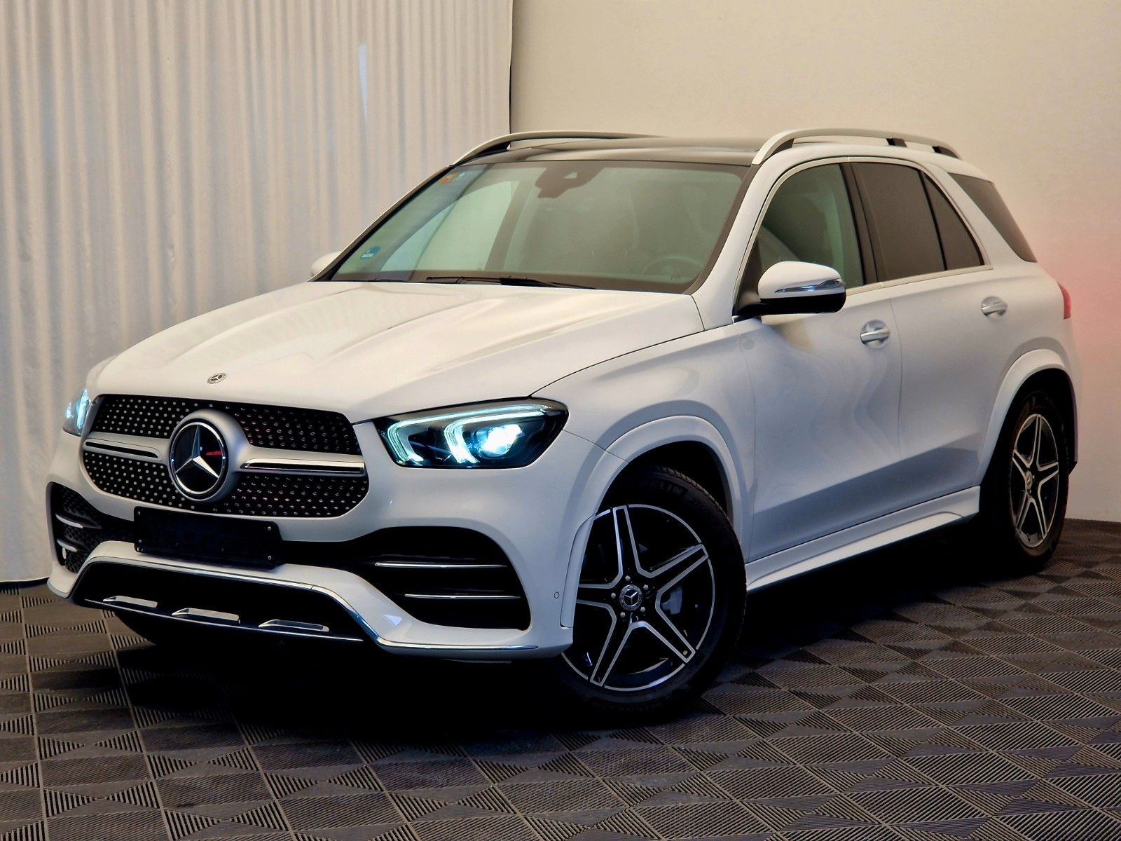 MERCEDES-BENZ GLE 300d 4Matic AMG *NEUWERTIG, AMG, Insp. neu*