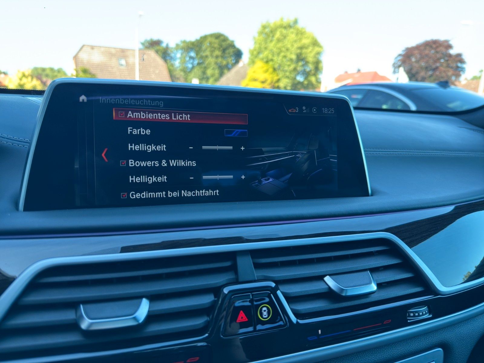 Fahrzeugabbildung BMW 750i xDrive*StHeiz*B&W*Head-Up*Schiebedach*Laser