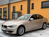 BMW 320i Luxury Lim. *1.Hand+PDC+Bi-Xenon+Automatik*