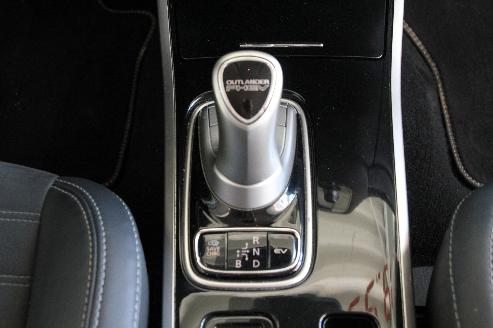 Fahrzeugabbildung Mitsubishi Outlander PHEV Plus mit FA-Paket