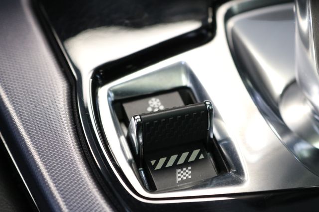 F-Type Coupe P300 Automatik/PANO/KAMER/MERIDIAN – Vorschau 36
