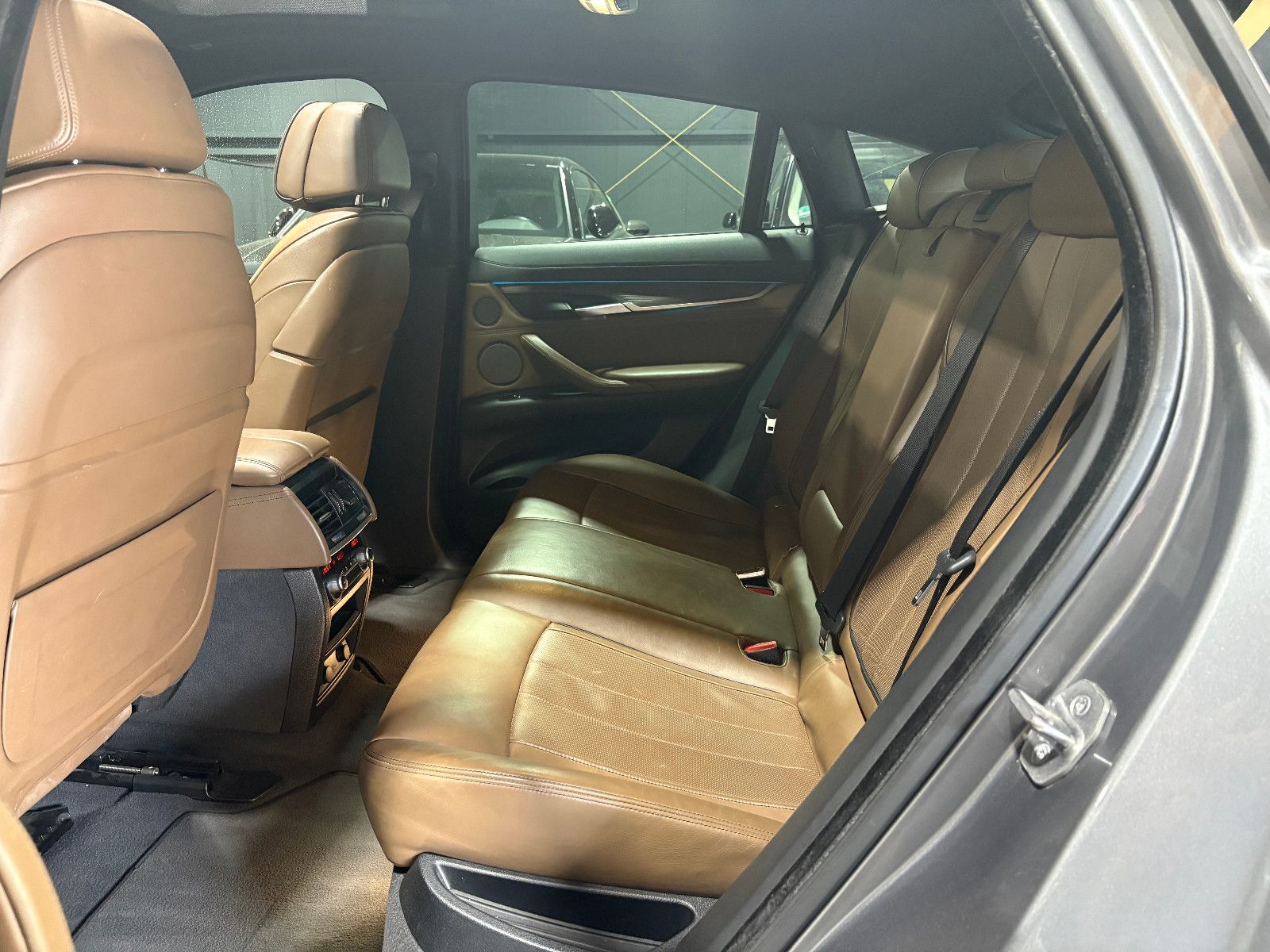 Fahrzeugabbildung BMW X6 xDrive 30 d/360°/PANO/HEAD-UP/NAVI/MEMORY/SHZ