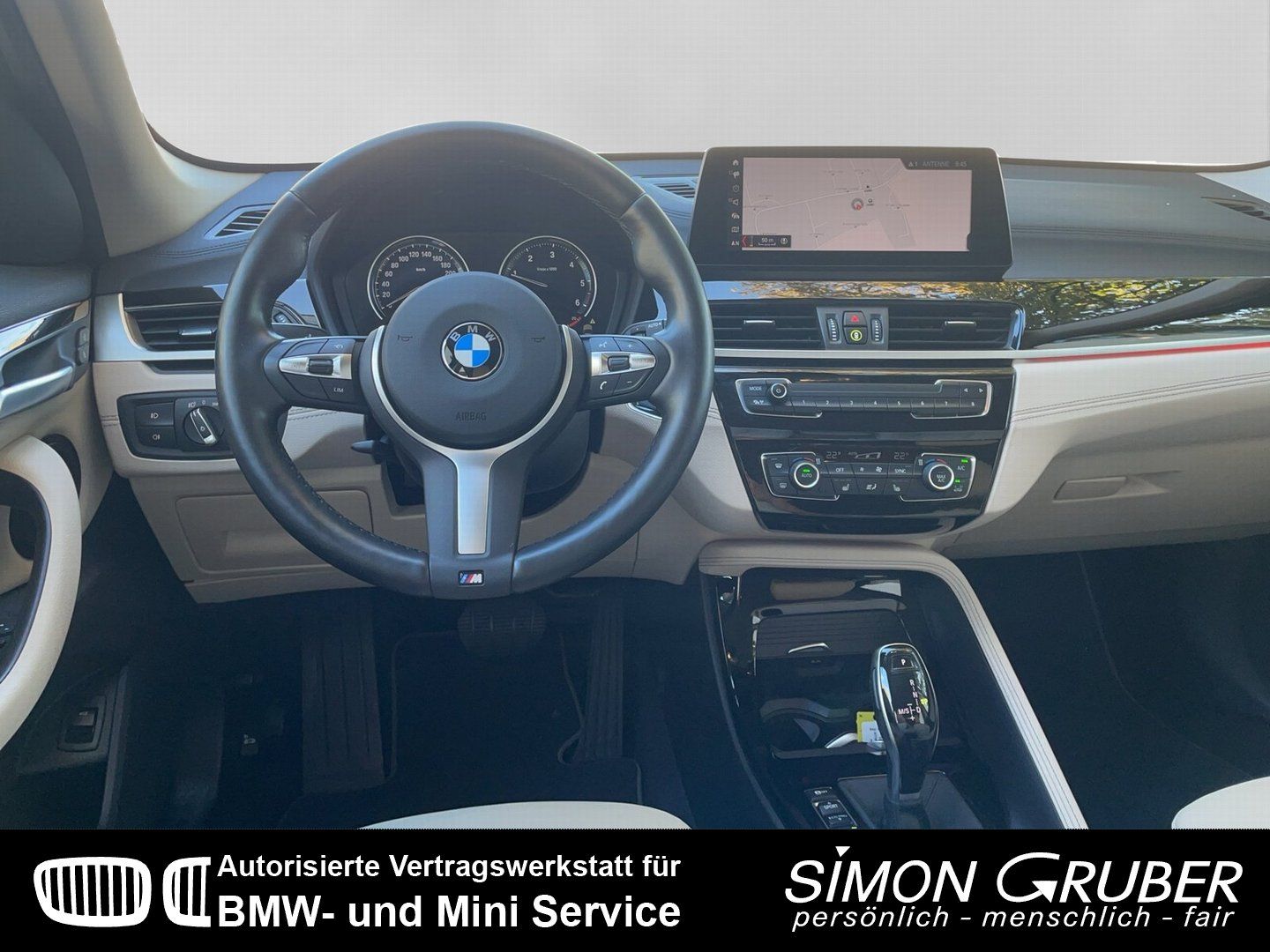 Fahrzeugabbildung BMW X1 xDrive20d Sport Line Navi+ HUD LED Kamera AHK