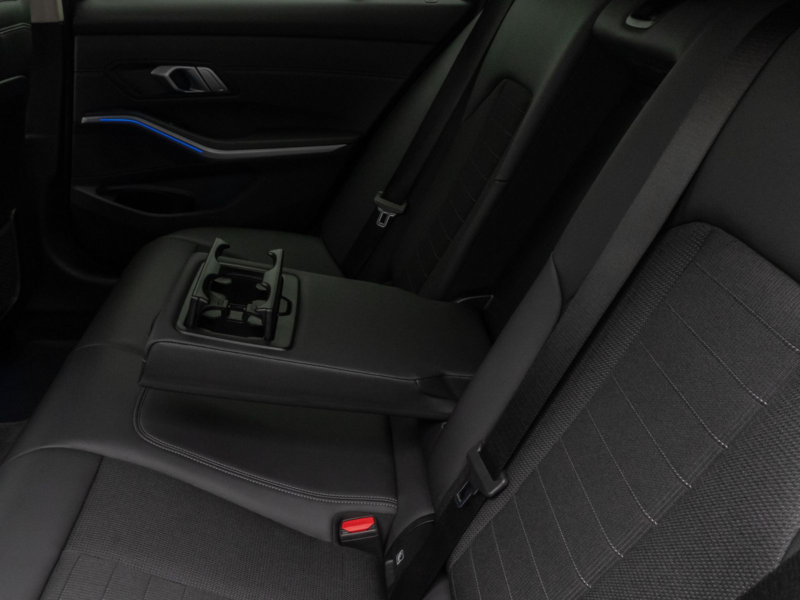 Fahrzeugabbildung BMW 320d Sport Line HUD 360°Komfort DriveAs Cockpit+