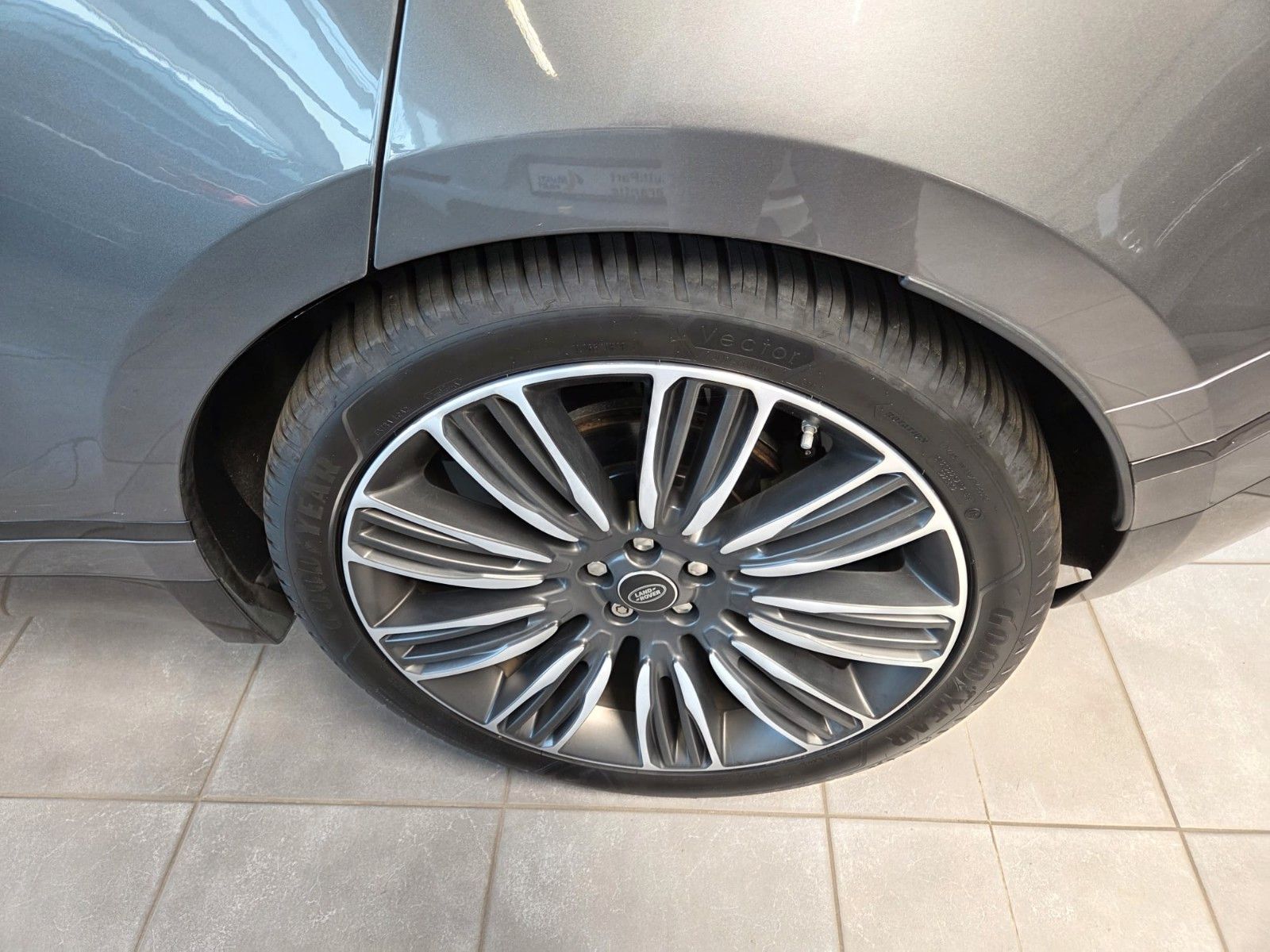 Fahrzeugabbildung Land Rover Range Rover Velar First Edition