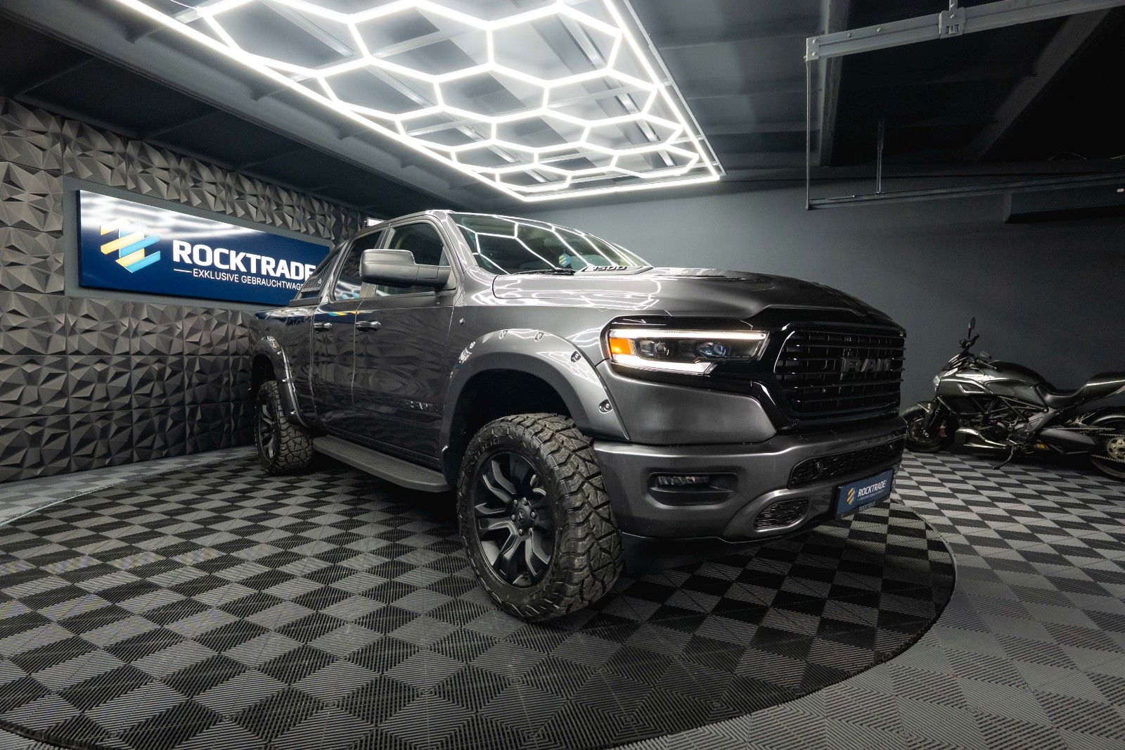 Fahrzeugabbildung Dodge RAM 5.7 V8 HEMI 4x4 OFFROAD LONGBED Limited LED