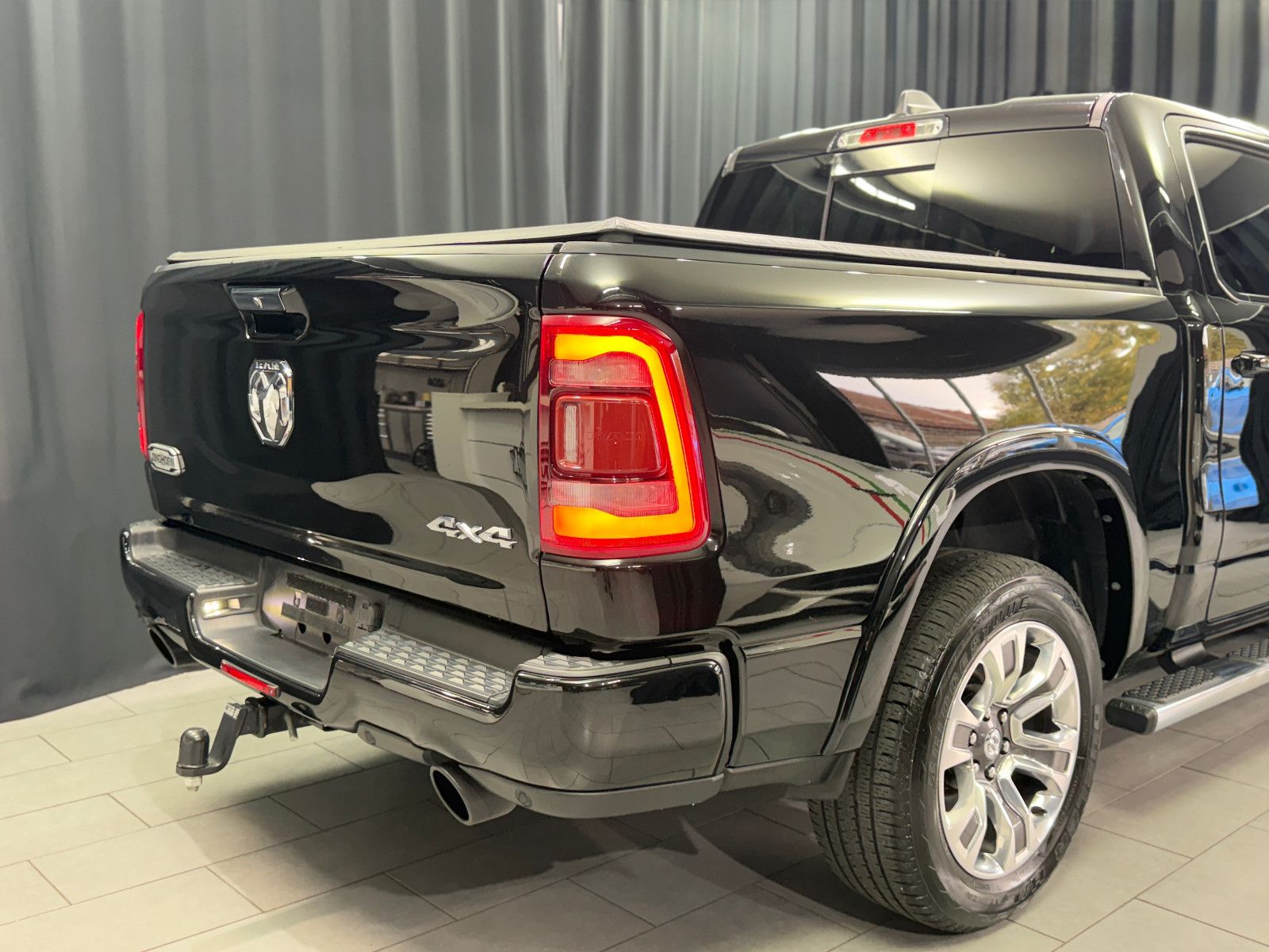 Fahrzeugabbildung Dodge RAM 1500 5.7 HEMI 4x4 Longhorn|AHK|NAVI|PANO