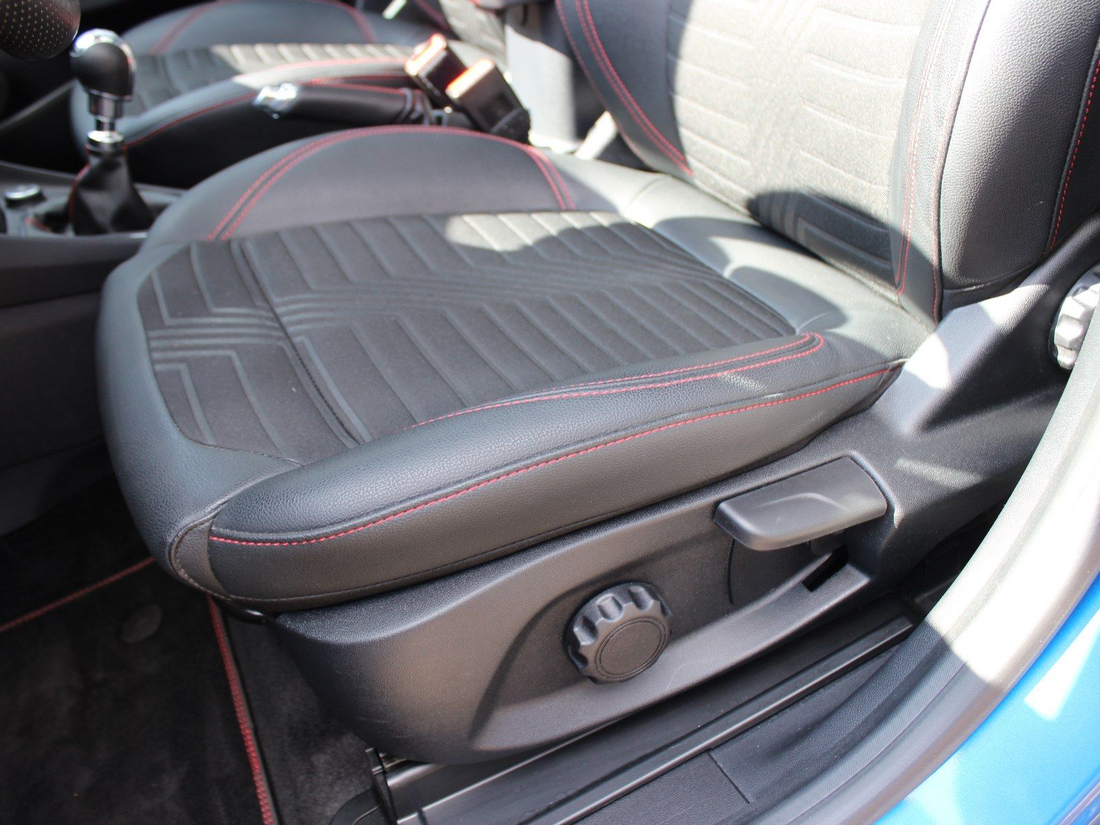 Fahrzeugabbildung Ford Puma ST-Line X 1,0 EcoBoost Mild Hybrid