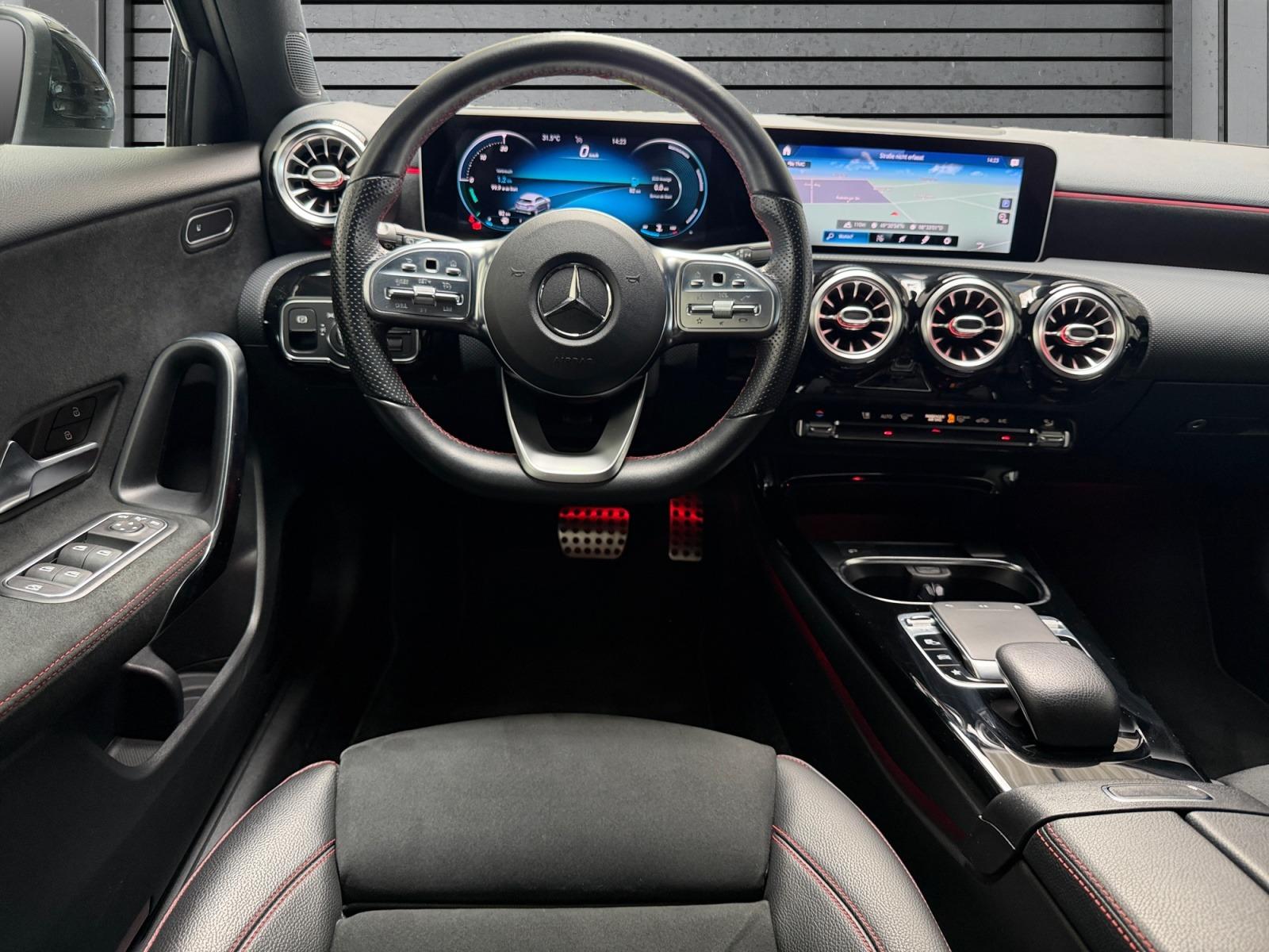 Mercedes-Benz A 220 AMG DCT+MBUX+MULTIBEAM+AKTIVPARK+KAMERA+19